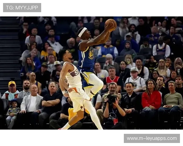 勇士以库里和穆迪的爆发击败太阳，终结连败，勇士队为库里布置的战术